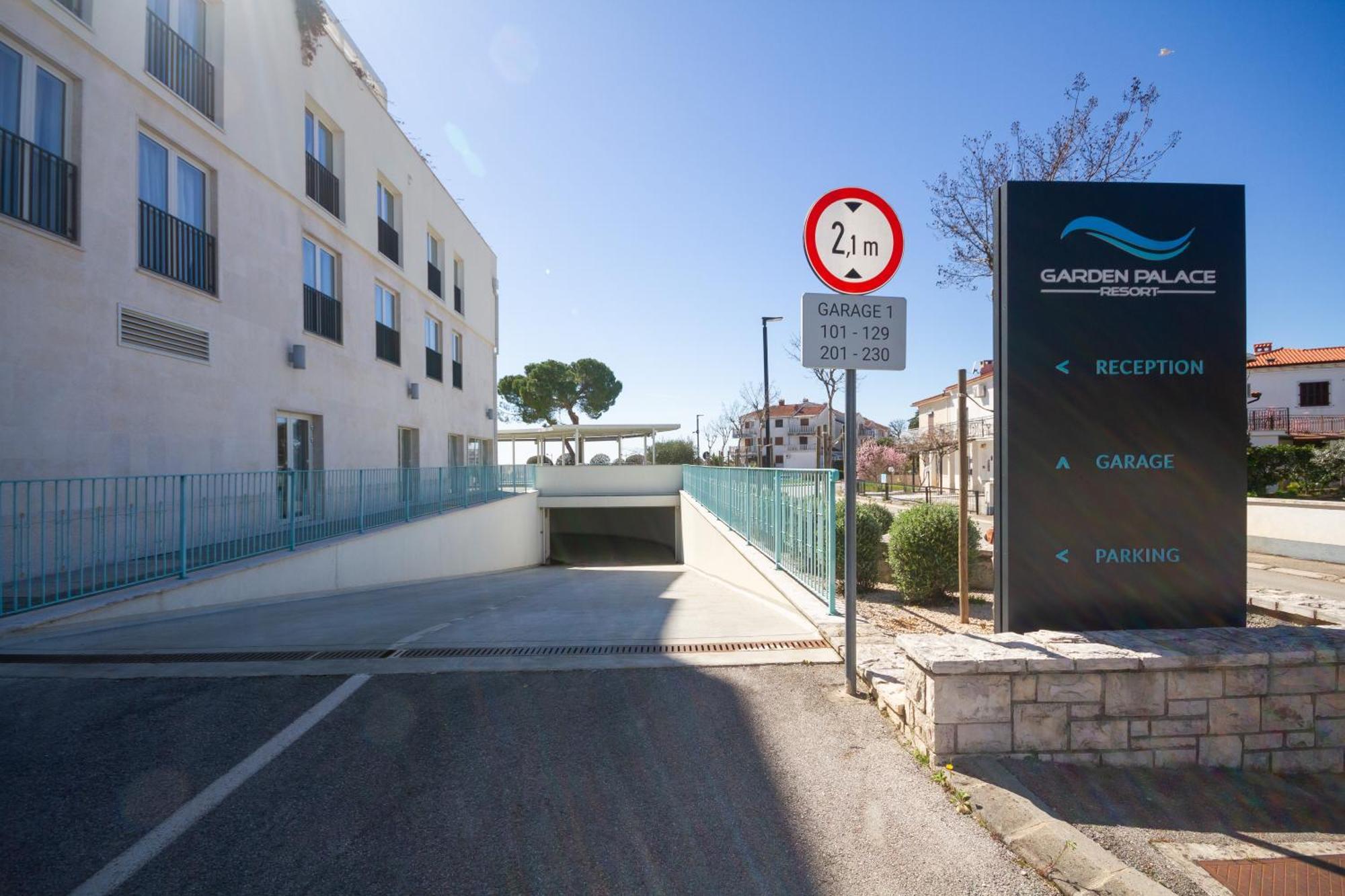 The Garden Palace Umag By Locap Group Exterior photo