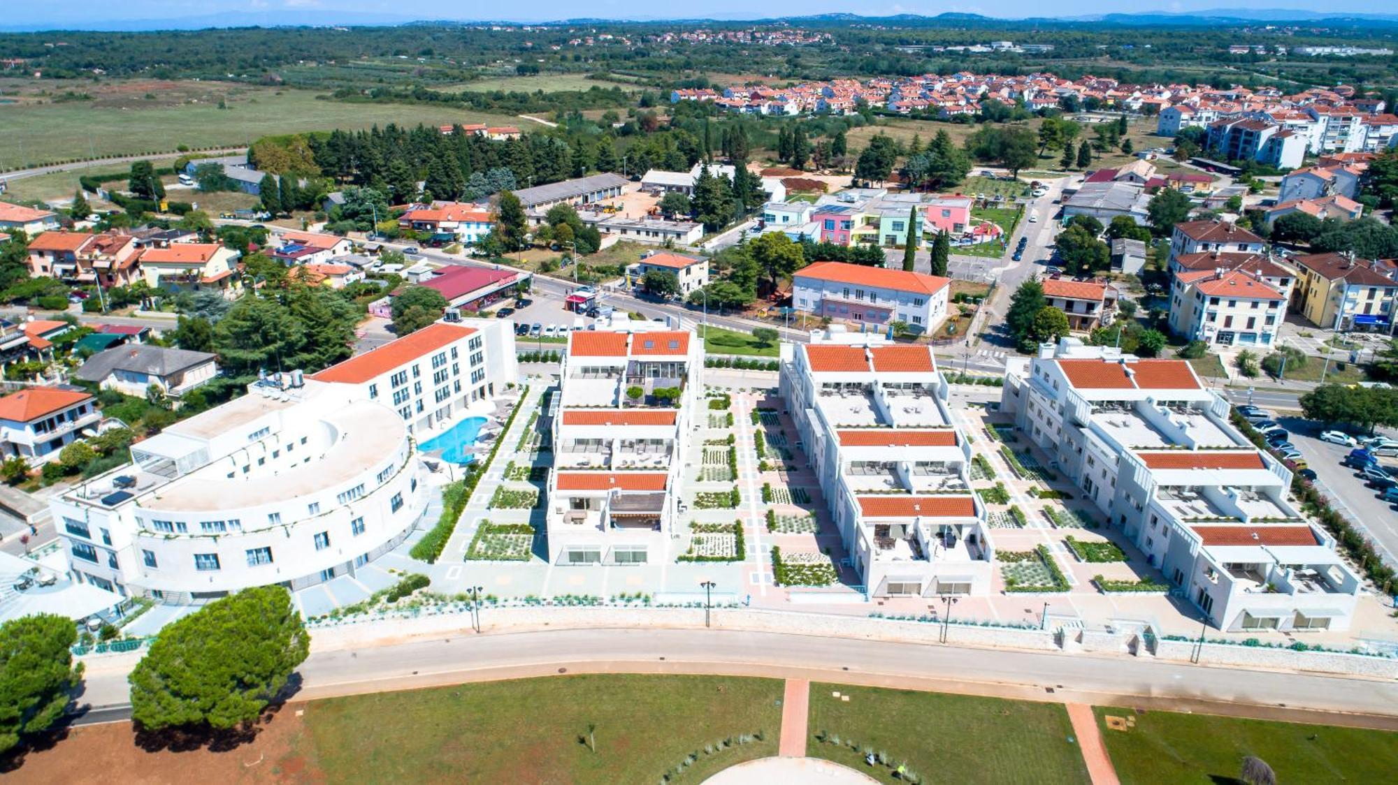 The Garden Palace Umag By Locap Group Exterior photo